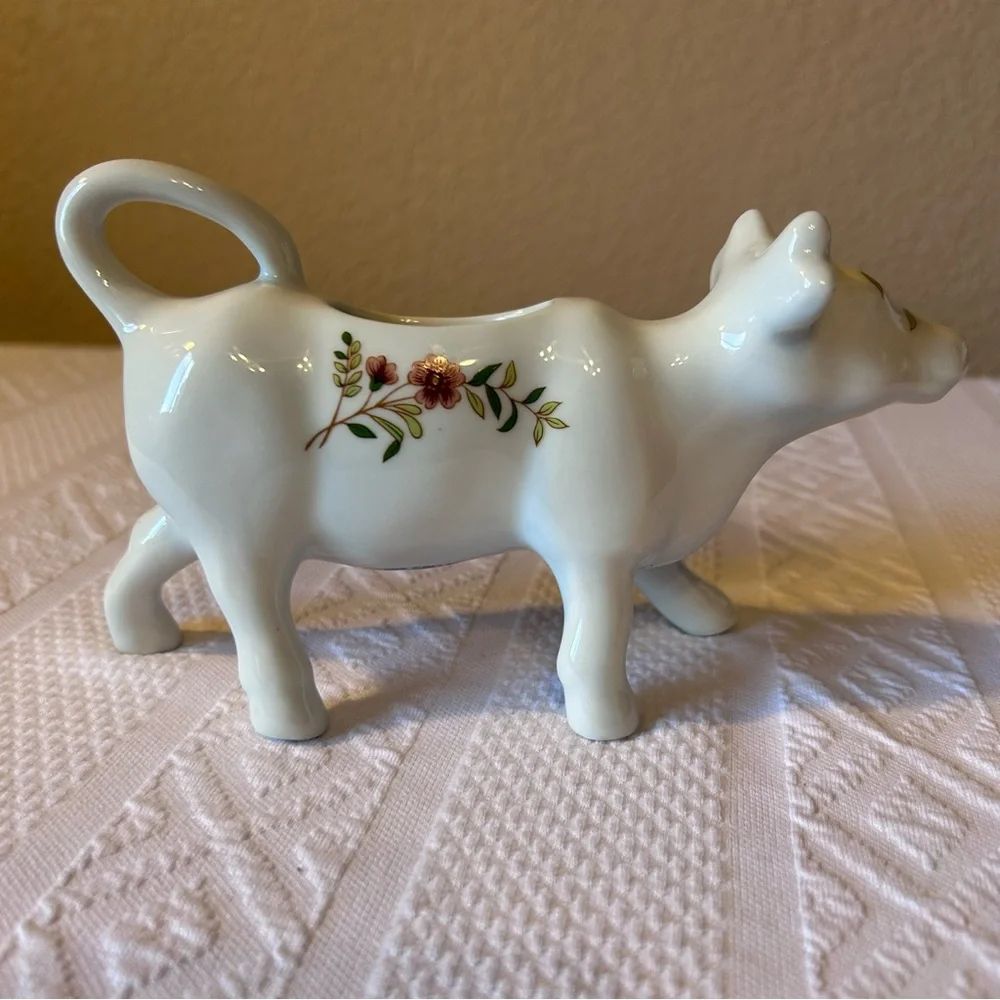 The Frieda Collection Cordon Bleu‎ Porcelain Cow Creamer Pitcher 8X4.5